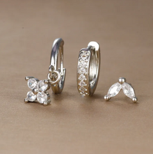 Ensemble de boucles d'oreilles avec diamants en forme de fleur