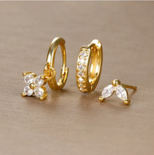 Ensemble de boucles d'oreilles avec diamants en forme de fleur