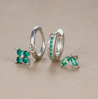 Ensemble de boucles d'oreilles avec diamants en forme de fleur
