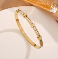 Bracelet ouvert géométrique simple avec deux couches de zircon