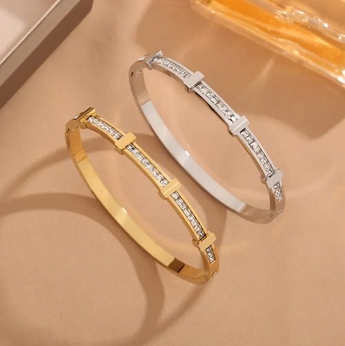 Bracelet ouvert géométrique simple avec deux couches de zircon