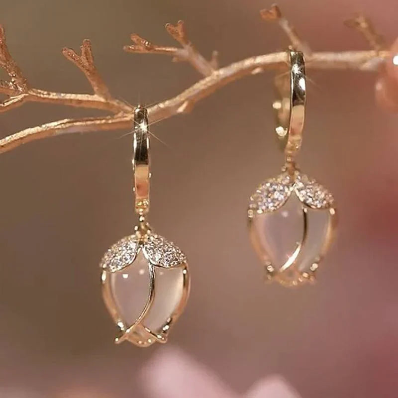Boucles d'oreilles vintage blanches Tulipa avec zircon