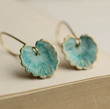 Boucles d'oreilles vintage en forme de feuille bleue