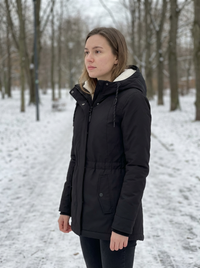Maëlle – Le manteau qu’on enfile sans réfléchir, même les matins pressés.
