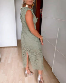 Robe fendue élégante sans manches en dentelle