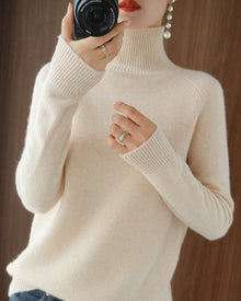 Pull simple à manches longues et col haut de couleur unie