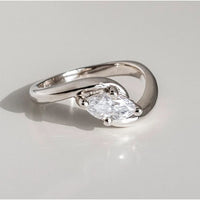 Bague vintage en argent ondulé avec zircon
