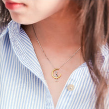 Collier élégant avec lune croissante et chat