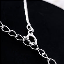 Collier élégant avec lune croissante et chat