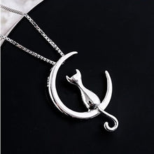 Collier élégant avec lune croissante et chat