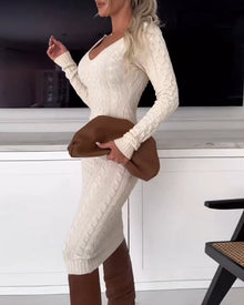 Robe pull torsadée élégante avec coutures en dentelle