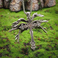 Collier avec pendentif en forme de croix avec un ange à six ailes