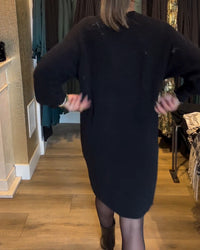 Robe pull de couleur unie à col en V