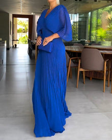 Robe à plis et taille cintrée