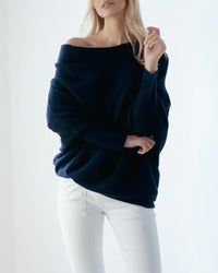 VÊtement Maille Asymétrique Drappé Et Innovant