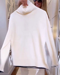 Pull avec le cou haut et les manches longues
