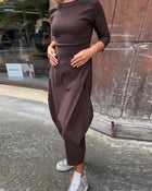 Robe élégante simple à manches longues avec poche de couleur unie