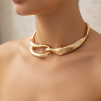 Collier doré vintage