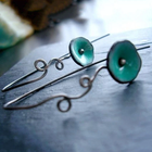 Boucles d'oreilles vintage avec fleur et émail vert
