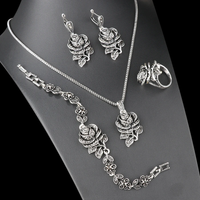 Élégant ensemble en argent avec zircon