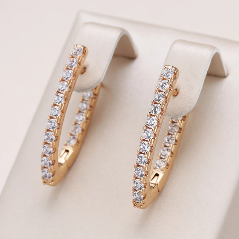 Boucles d'oreilles brillantes pointues élégantes