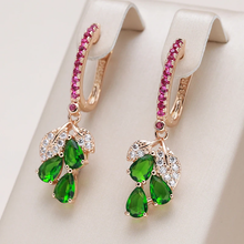 Boucles d'oreilles pendantes élégantes avec zirconia coloré