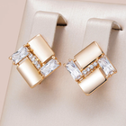 Boucles d'oreilles géométriques élégantes avec zirconia en or