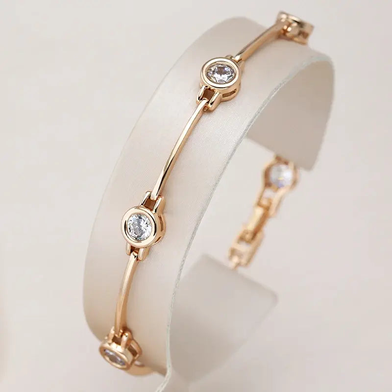 Bracelet élégant avec des zirconias en or