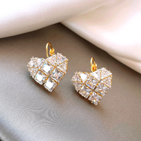 Boucles d'oreilles élégantes avec cristal en forme de cœur