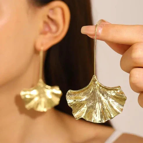 Boucles d'oreilles vintage avec des pétales dorés