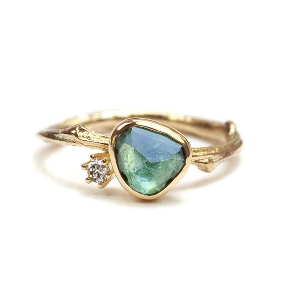 Bague vintage en or avec pierre bleue