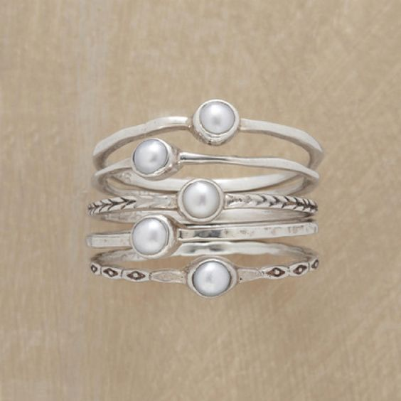 Bague vintage en argent avec incrustations de perles