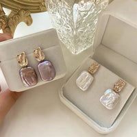 Boucles d'oreilles élégantes en or avec des perles baroques