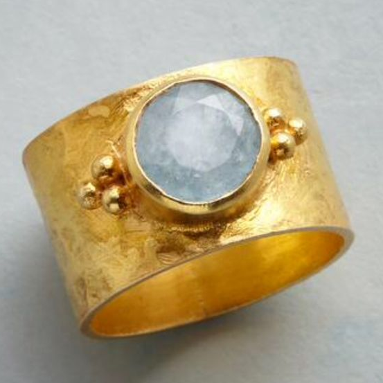 Bague vintage avec pierre de lune dorée