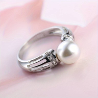 Bague vintage avec perle argentée