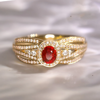 Bague Dorée en Couches avec Brillant Rouge