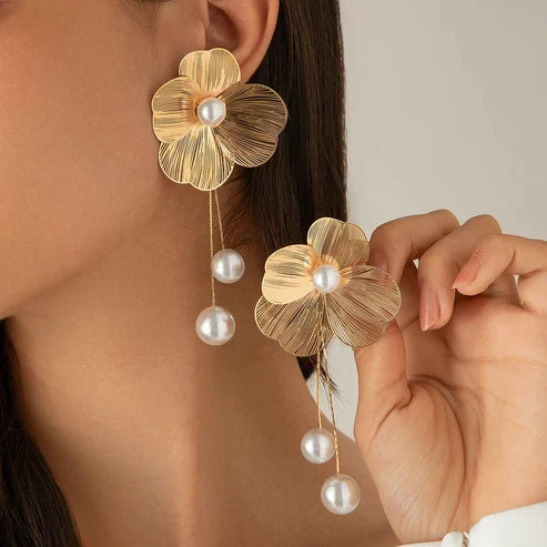 Boucles d'oreilles bohémiennes avec perles et pétales