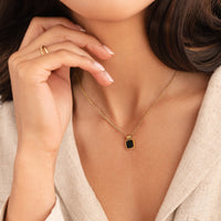 Collier avec pendentif Lucia en noir