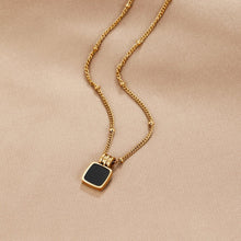 Collier avec pendentif Lucia en noir