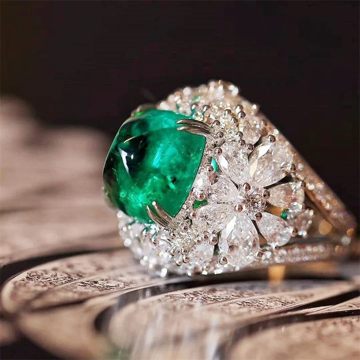 Bague florale vintage avec pierre verte et diamants