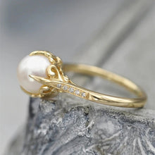 Bague vintage avec perle dorée au centre