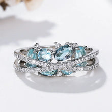 Bague avec croix en argent et pierre précieuse bleue