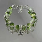 Bracelet vintage avec papillon argenté et perles vertes
