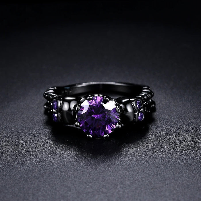 Bague vintage ronde noire avec une pierre précieuse violette