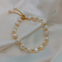 Bracelet vintage blanc avec perles et or