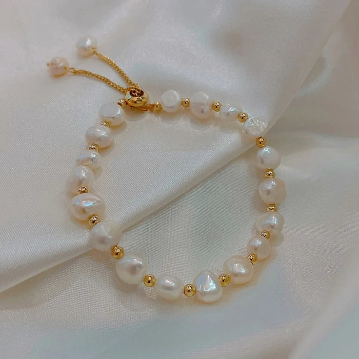 Bracelet vintage blanc avec perles et or