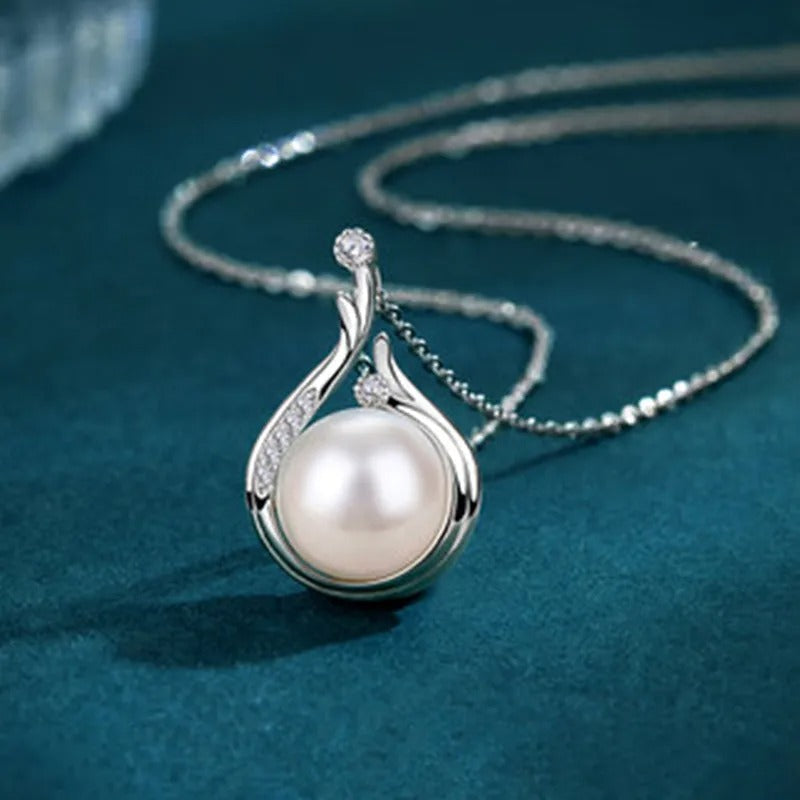 Collier vintage en argent avec des perles en forme de goutte