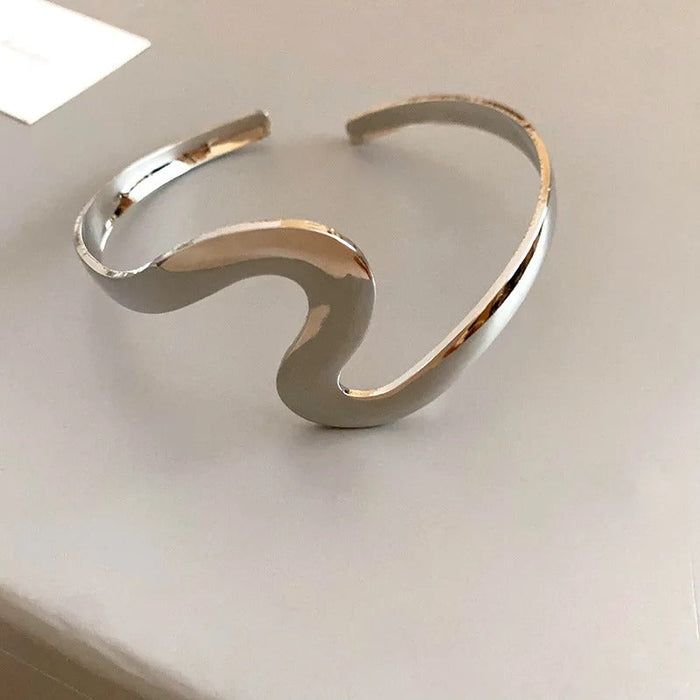 Bracelet ouvert ondulé avec torsion en argent vintage