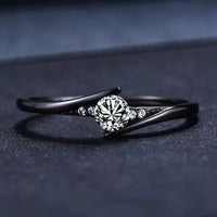 Bague vintage en or noir avec cristal