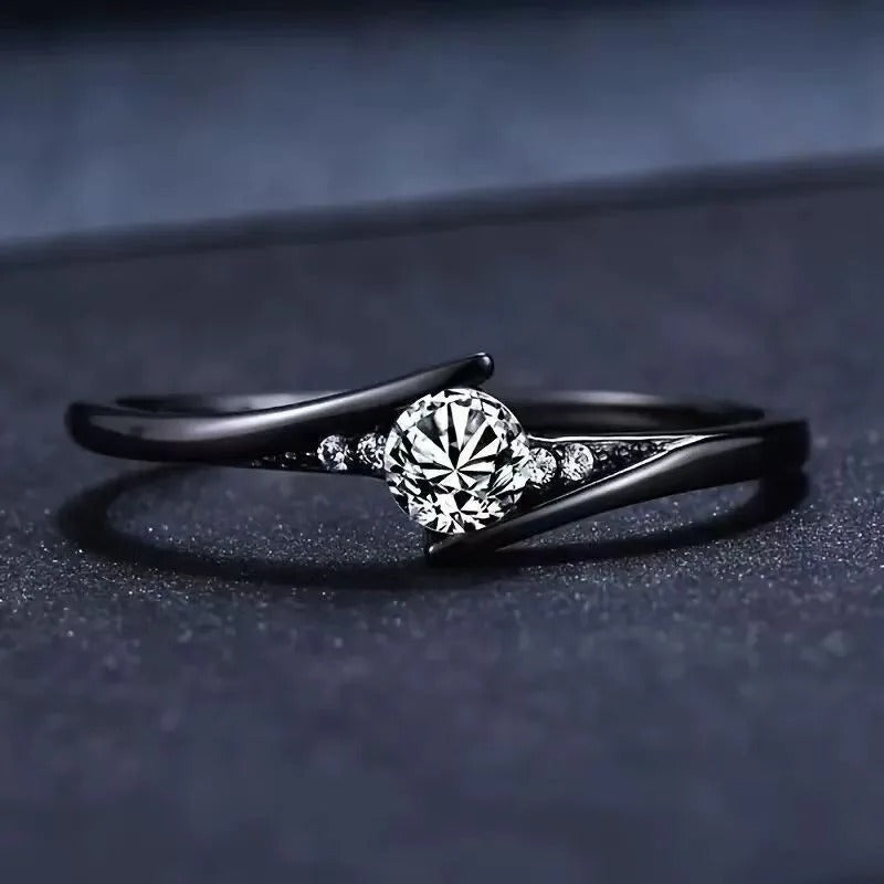 Bague vintage en or noir avec cristal